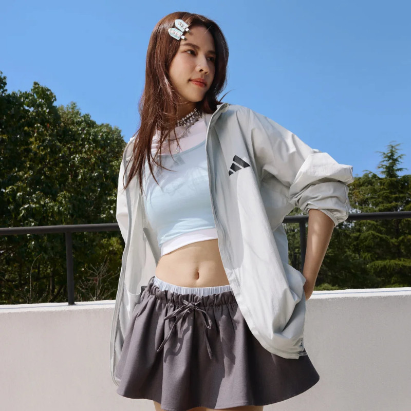 阿迪达斯清仓透气防晒外套