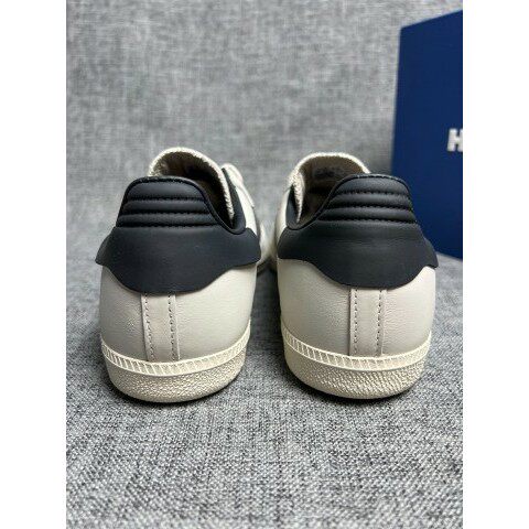 Adidas百搭耐磨运动时尚休闲板鞋