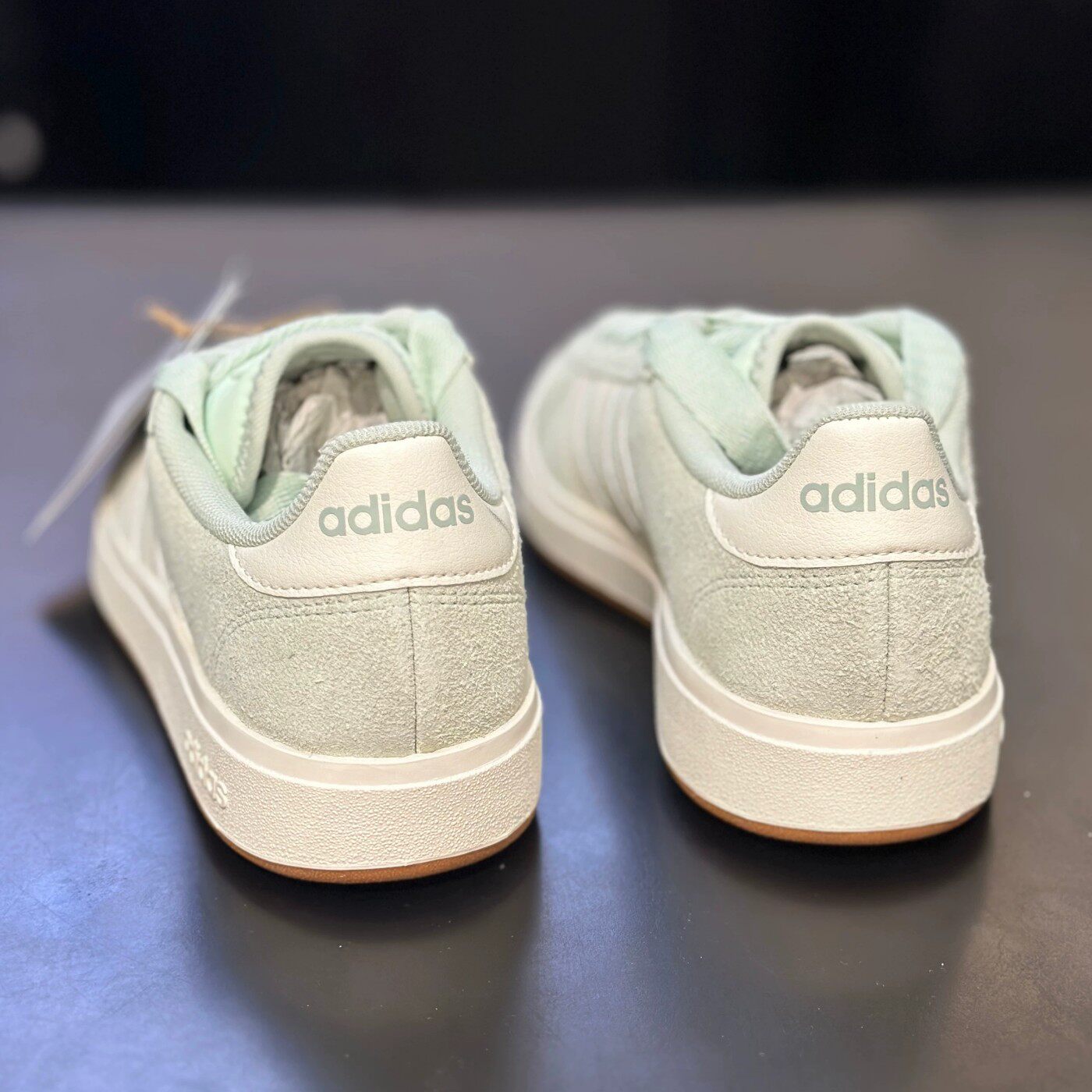 Adidas阿迪达斯男女耐磨休闲板鞋