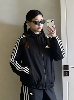 阿迪达斯外套女2026新款夏梭织防风防晒衣休闲运动连帽正品HT3399