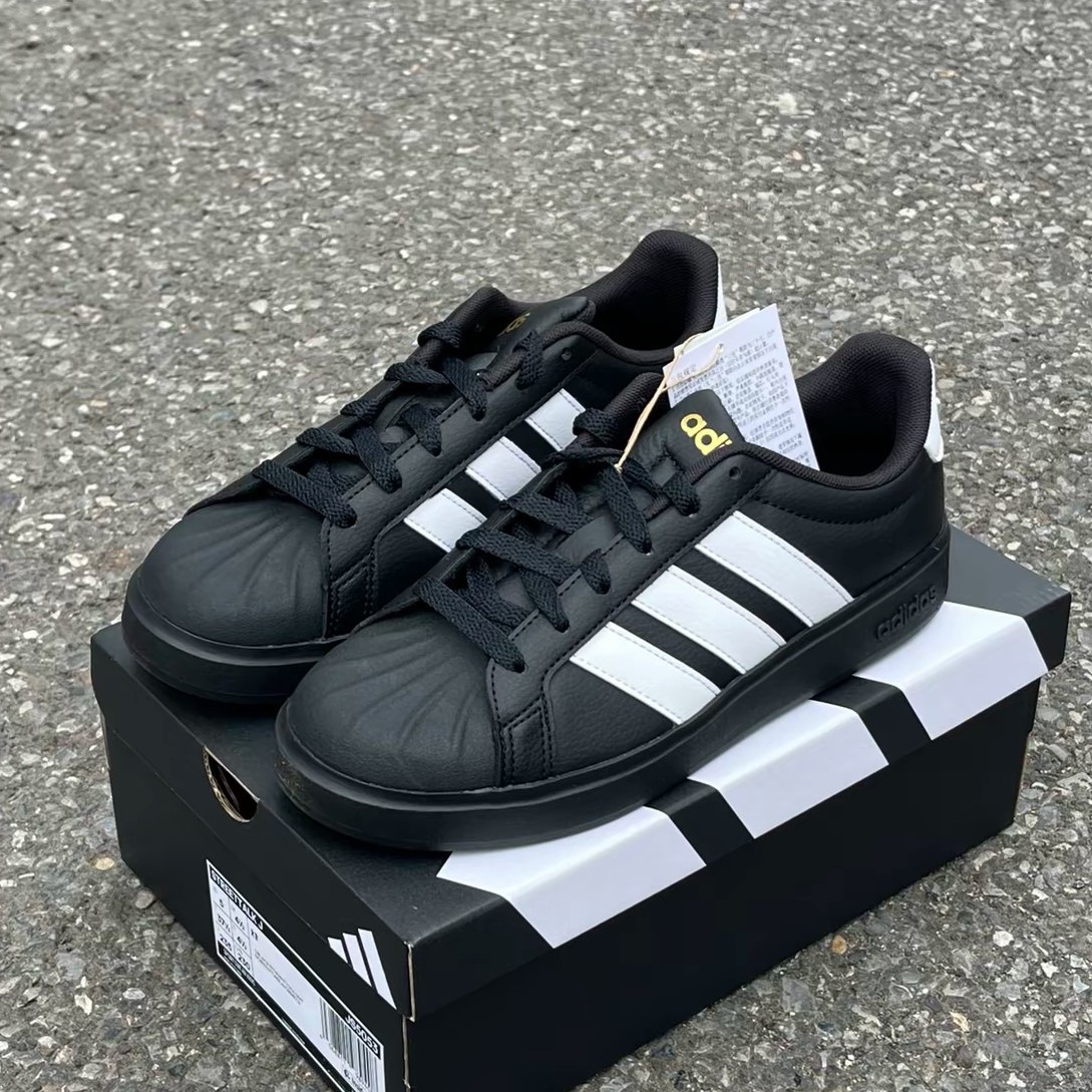 Adidas阿迪达斯运动休闲板鞋