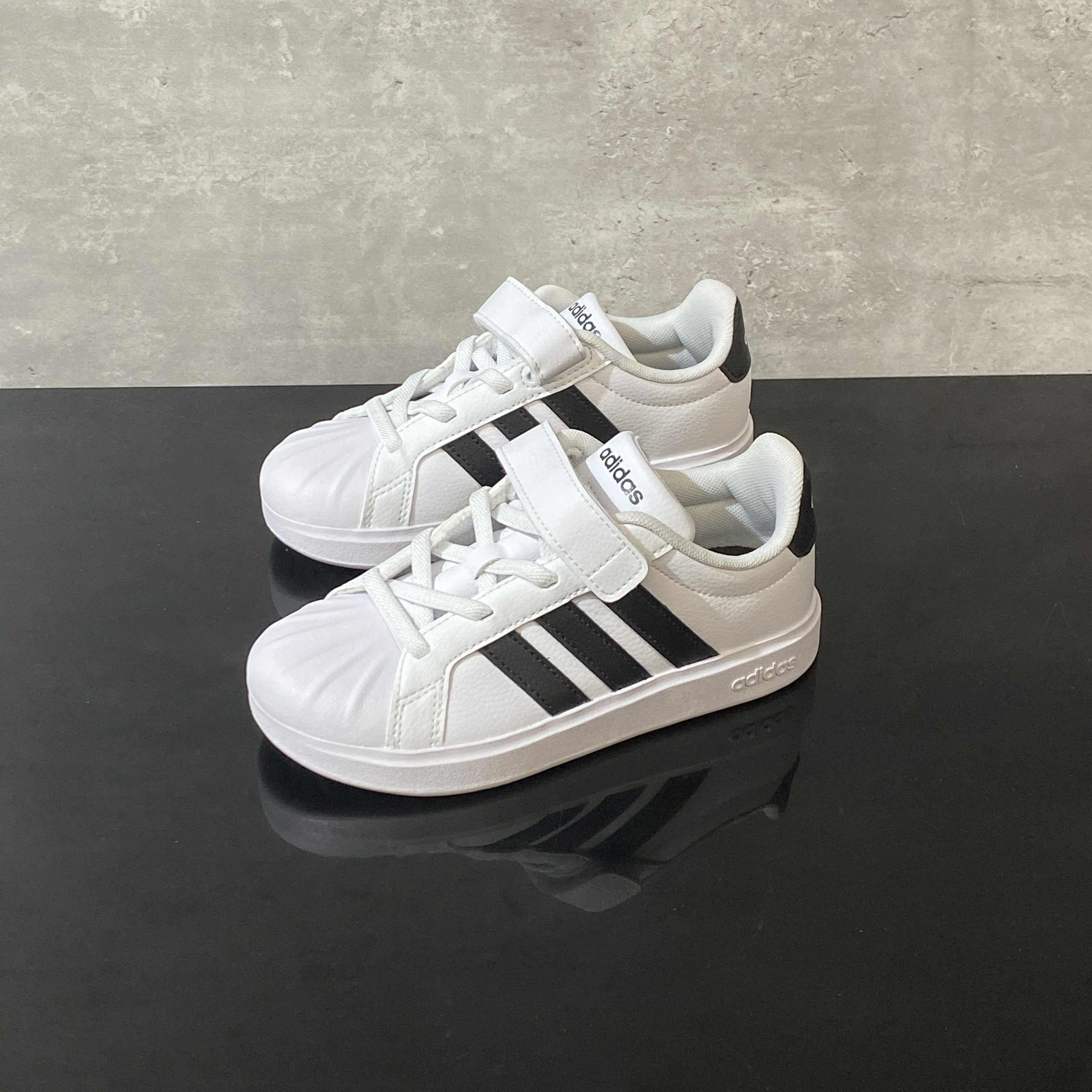 Adidas阿迪达斯正品儿童鞋子新款校园百搭耐磨轻便运动防滑板鞋
