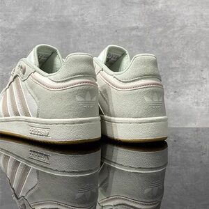阿迪达斯adidas男女秋新款三叶草轻便百搭低帮运动休闲板鞋JS3307