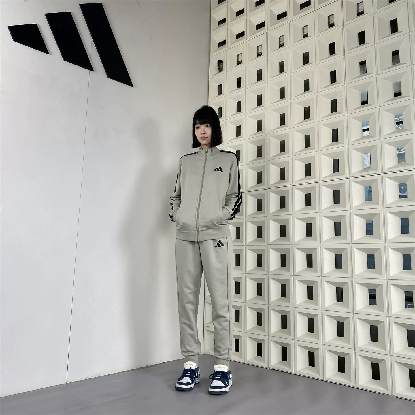 阿迪达斯2026男女立领套装新款