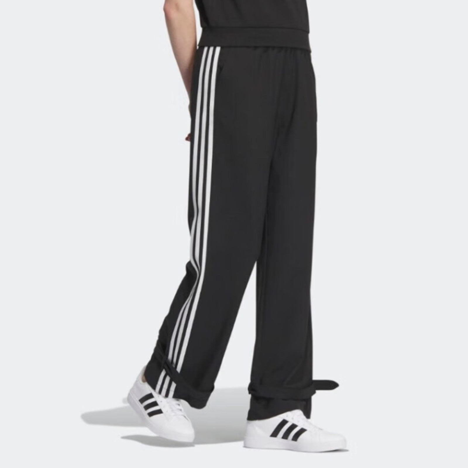 清仓Adidas阿迪达斯三叶草女子运动跑步百搭透气宽松长裤HD0333