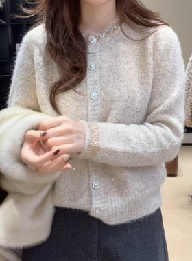 2026新款冬季小众细闪钉珠单排扣精致毛衣时尚保暖上衣毛针织衫女