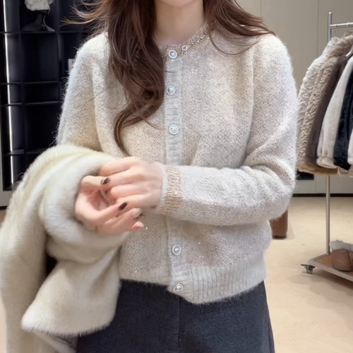 2026新款冬季小众细闪钉珠单排扣精致毛衣时尚保暖上衣毛针织衫女