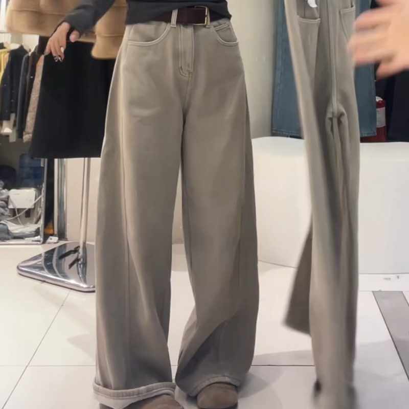 2025秋冬季新款奶茶灰咖加绒加厚密密绒新直筒弯刀阔腿显瘦牛仔裤