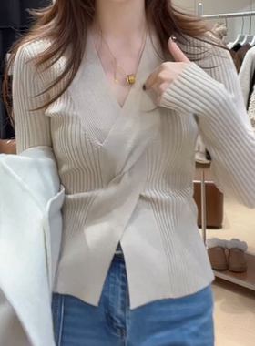 设计感交叉打底衫女2025秋冬短款上衣修身显瘦设V领毛衣针织衫