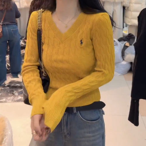 TIMI秋冬新款韩版气质V领刺绣麻花毛衣女修身显瘦短款针织衫上衣