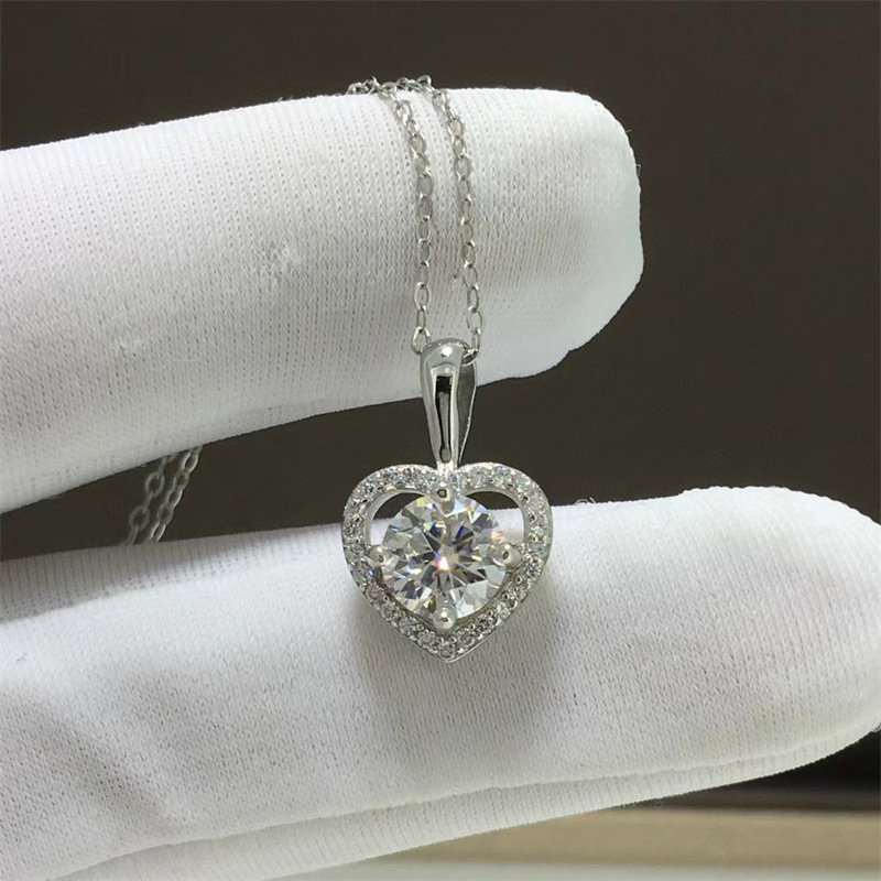 新款莫桑钻石吊坠一克拉心形圆形锁骨链女轻奢小众女生饰品礼物