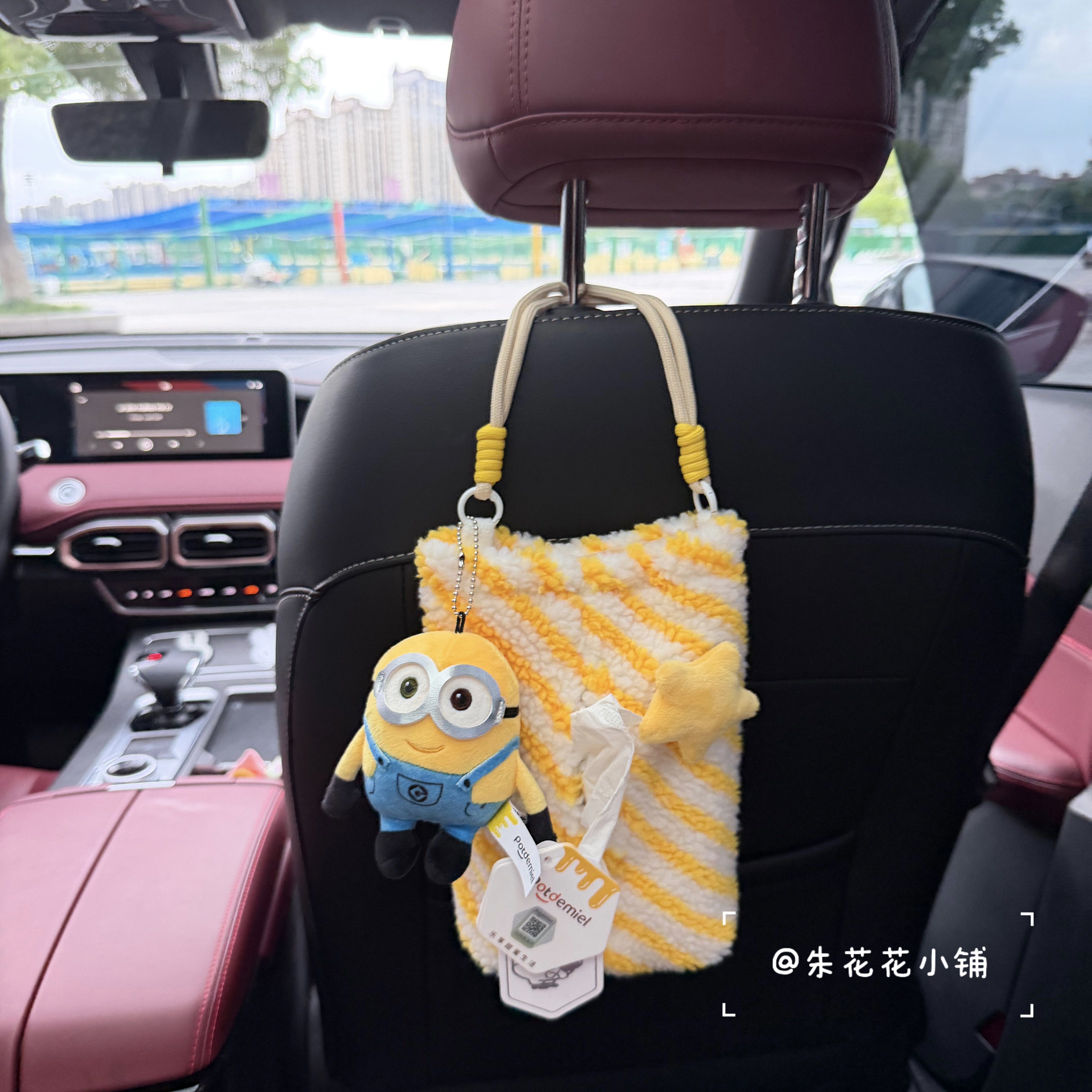 正版小黄人毛绒材质车载星星纸巾盒挂式卡通玩偶汽车椅背纸巾挂袋