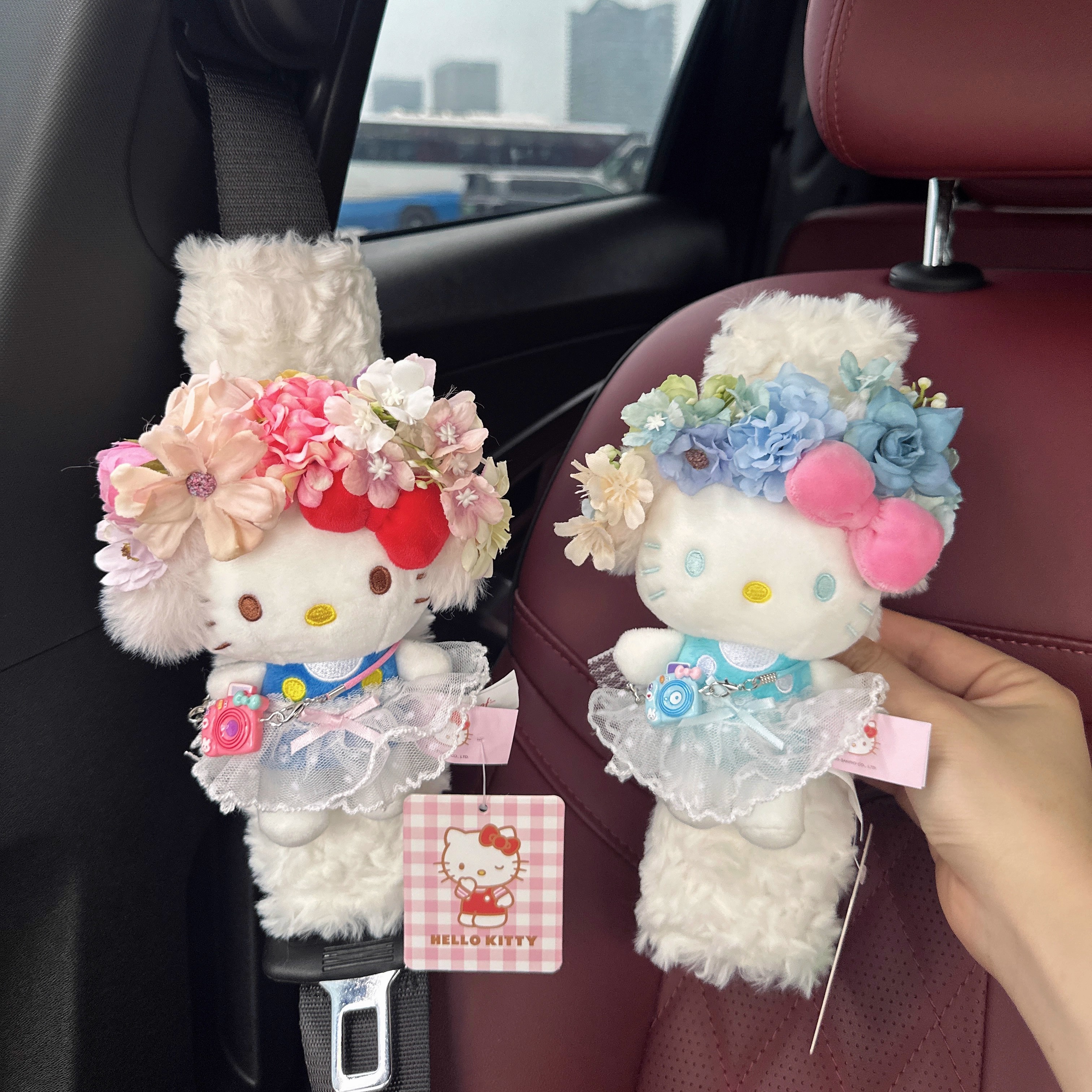 簪花头套kitty毛绒公仔汽车安全带护肩套车内卡通玩偶新车礼物