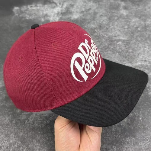 Joker严选 Dr. Pepper 酒红色硬顶弯沿棒球帽 Bioworld
