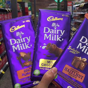 现货 澳洲吉百利Cadbury dairy milk牛奶果仁巧克力 夹心休闲零食
