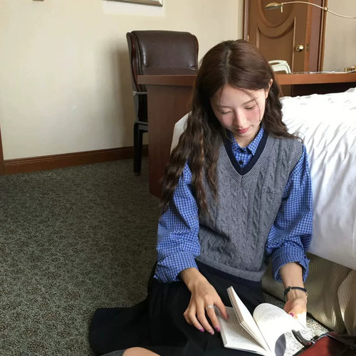 复古miu系针织衫V领麻花马甲毛衣女短款2026春秋新款无袖背心上衣