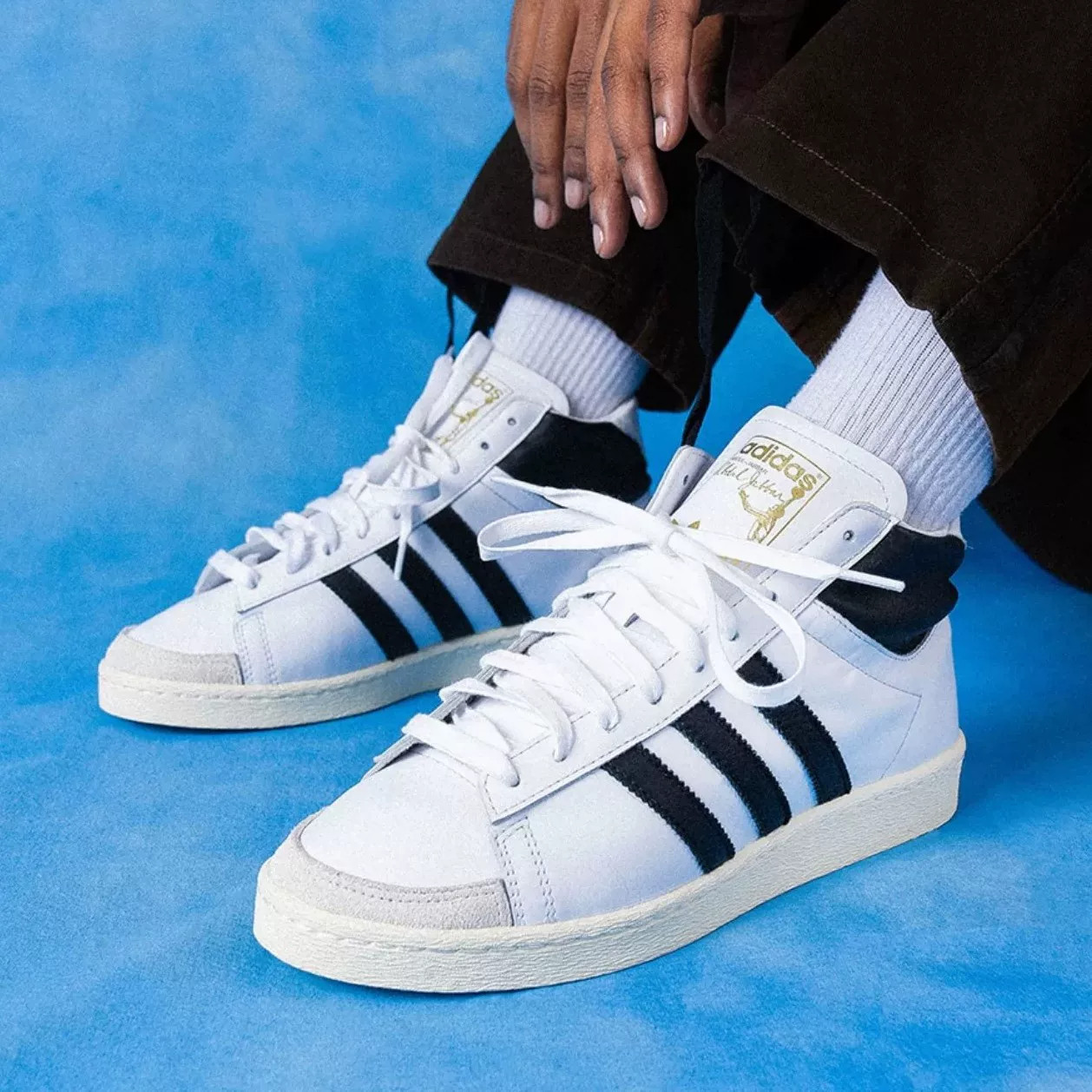adidas三叶草复古中高帮小白鞋