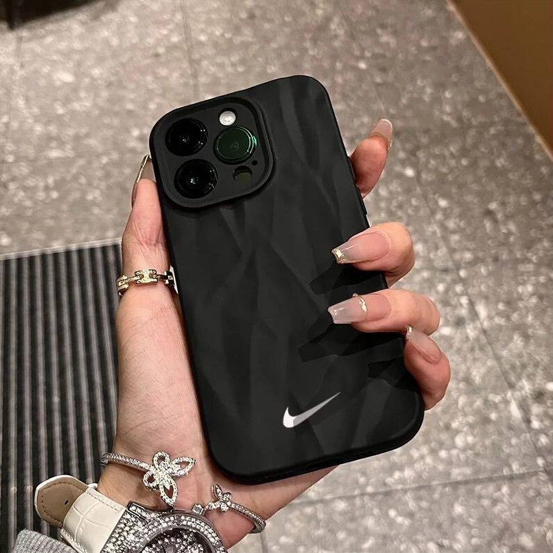 简约潮牌黑勾适用苹果16promax/15个性14手机壳iPhone13/12软壳11/xR