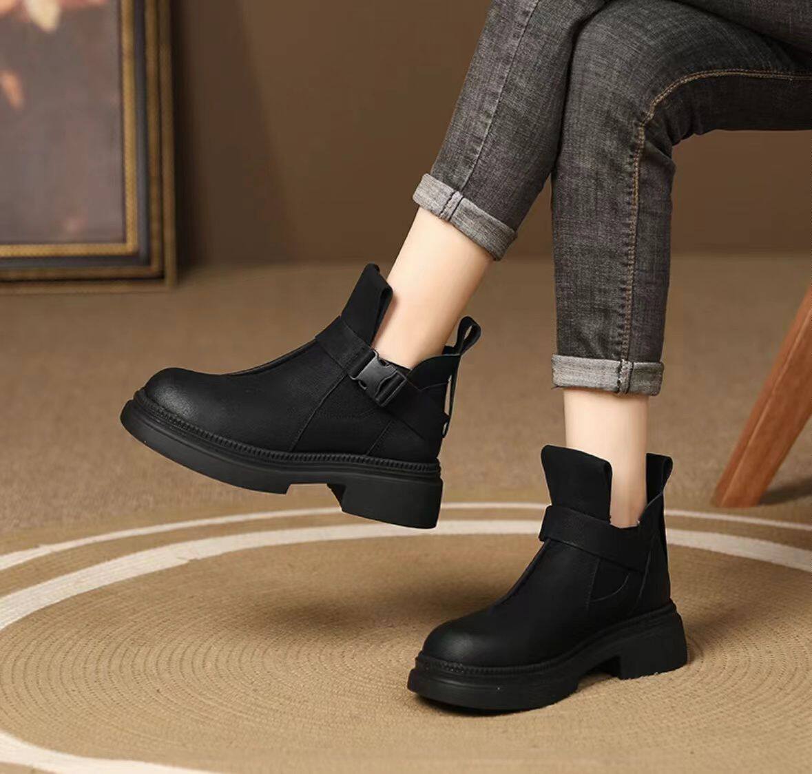 2024 가을 새로운 다목적  가죽 짧은 부츠 레트로 영국 스타일 캐주얼 스포츠 짧은 부츠 여성 두꺼운 밑창 마틴 부츠