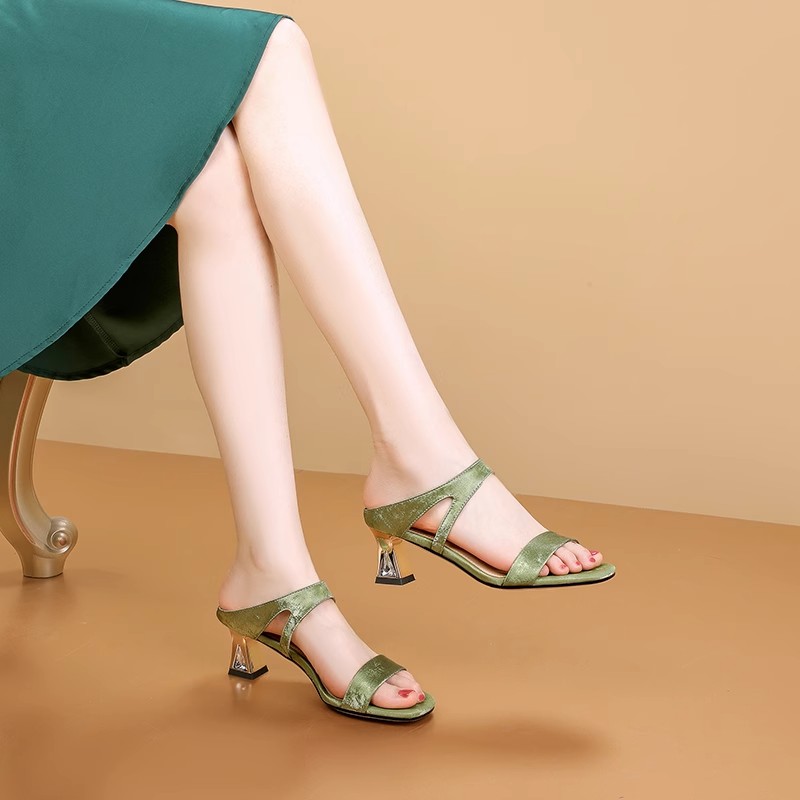 真皮中跟拖鞋女2025新款夏季外穿时尚配裙子皮托鞋夏天绿色凉拖鞋