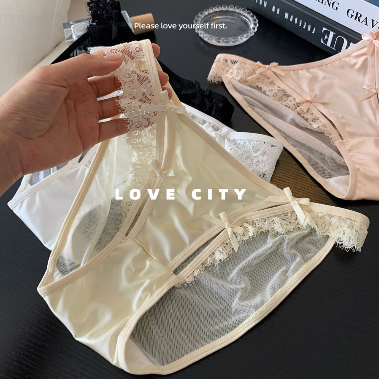 LOVECITY「纯欲华尔」纯欲风舒适丝滑缎面料性感蕾丝网纱内裤镂空