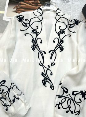 布谷-早春2026早春新款高级感秀场重工立体盘绣小衫J320