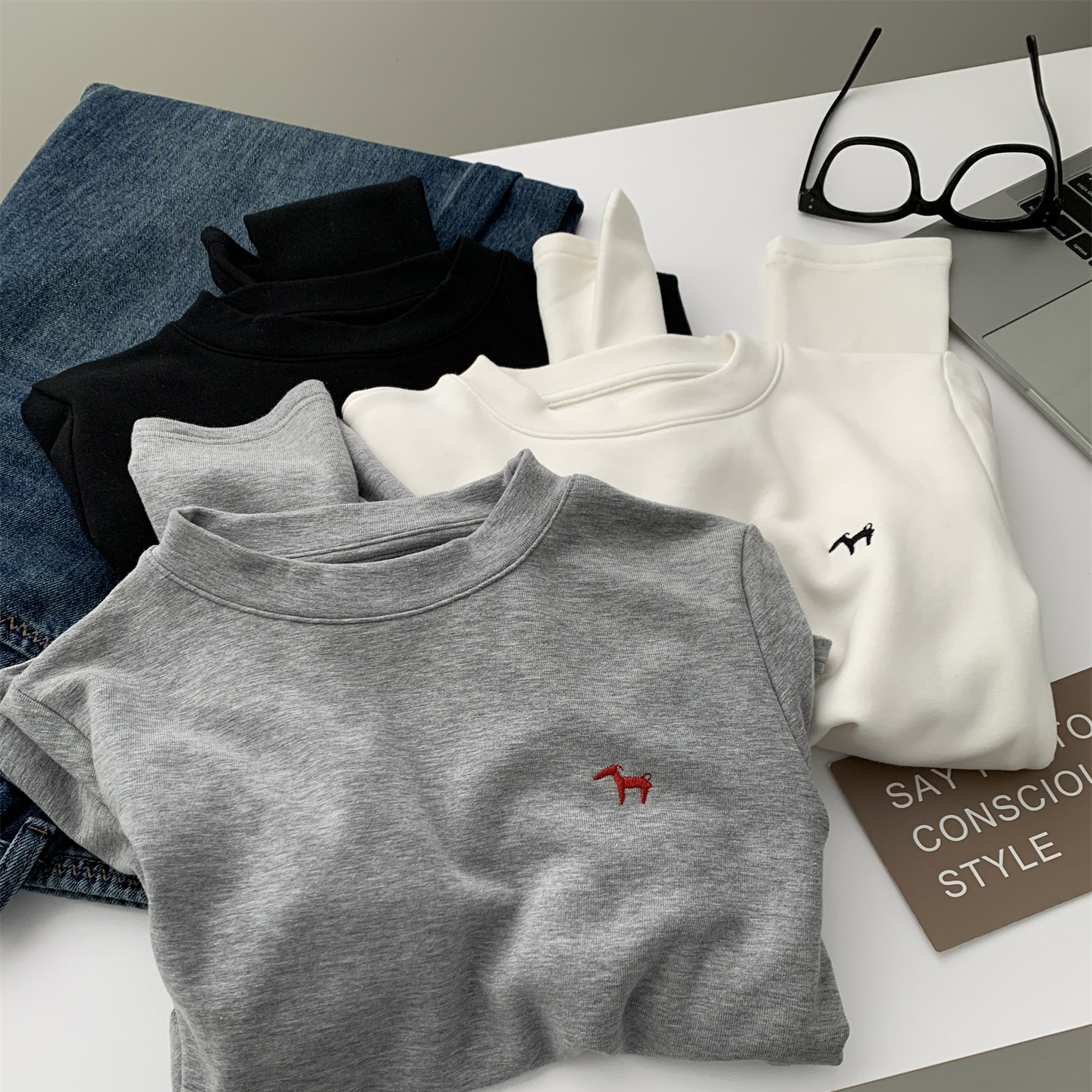 加绒小立领刺绣打底衫