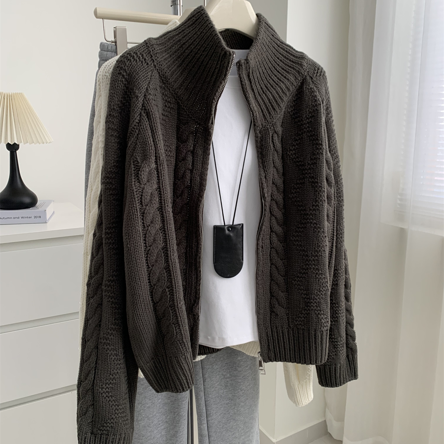 韩系慵懒高领麻花拉链毛衣外套