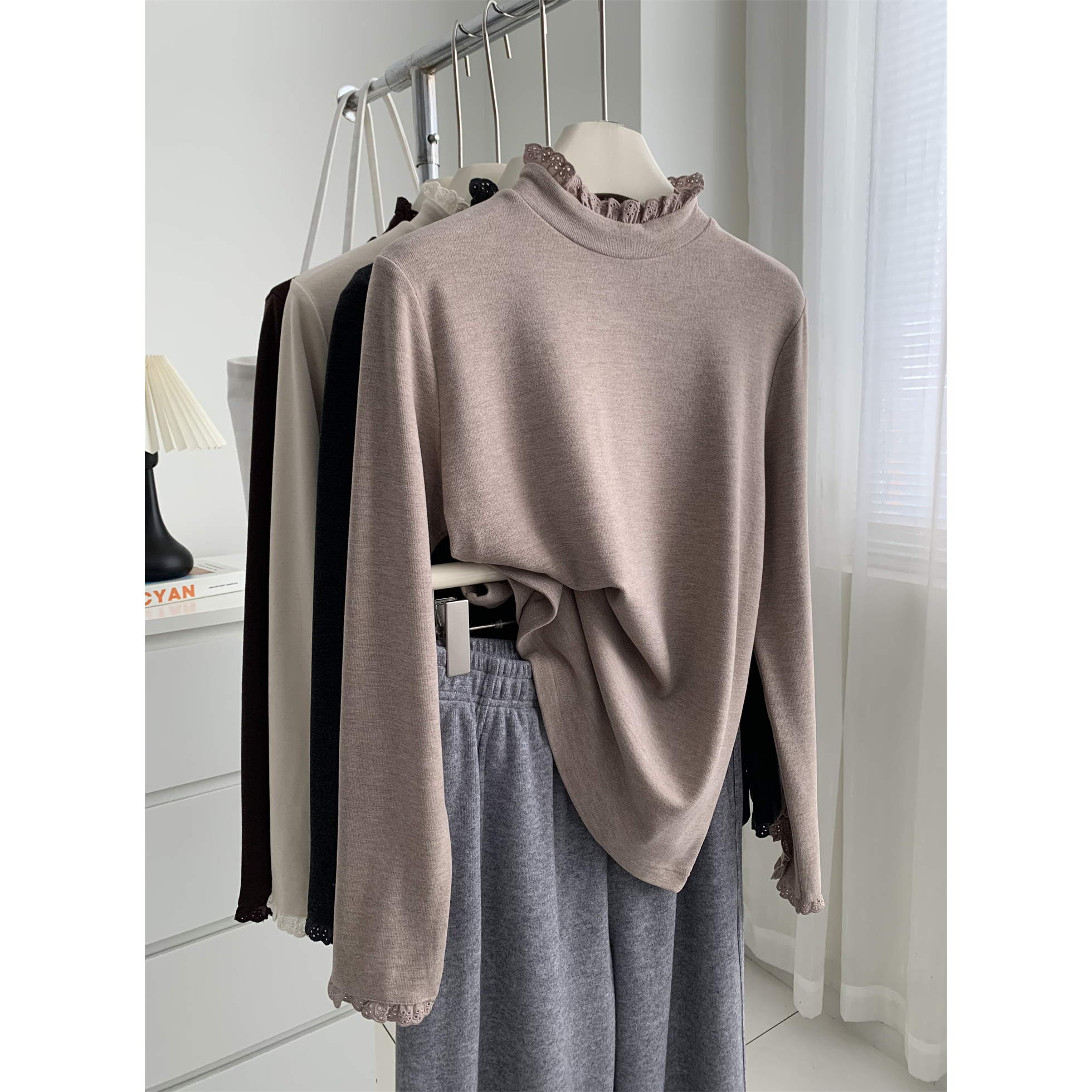 温柔复古蕾丝花边磨毛打底衫