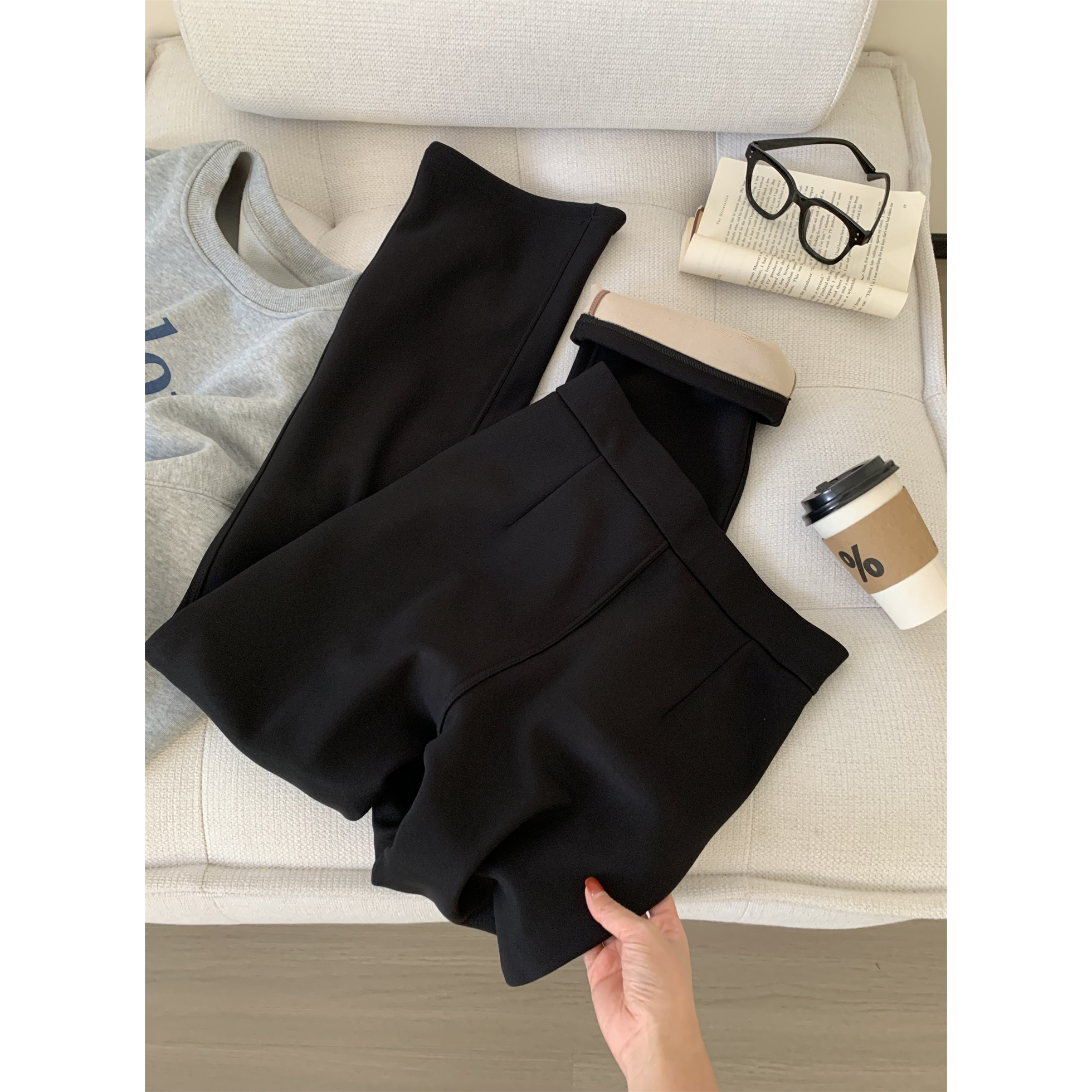 显瘦高弹黑色加绒直筒微喇裤