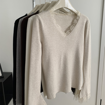 温柔复古蕾丝V领针织打底衫