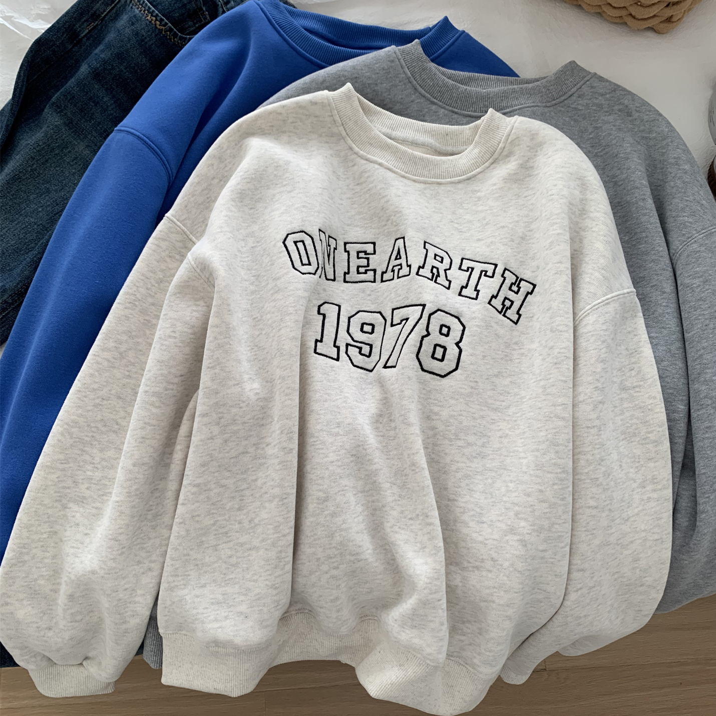 简约韩版加绒套头字母刺绣卫衣