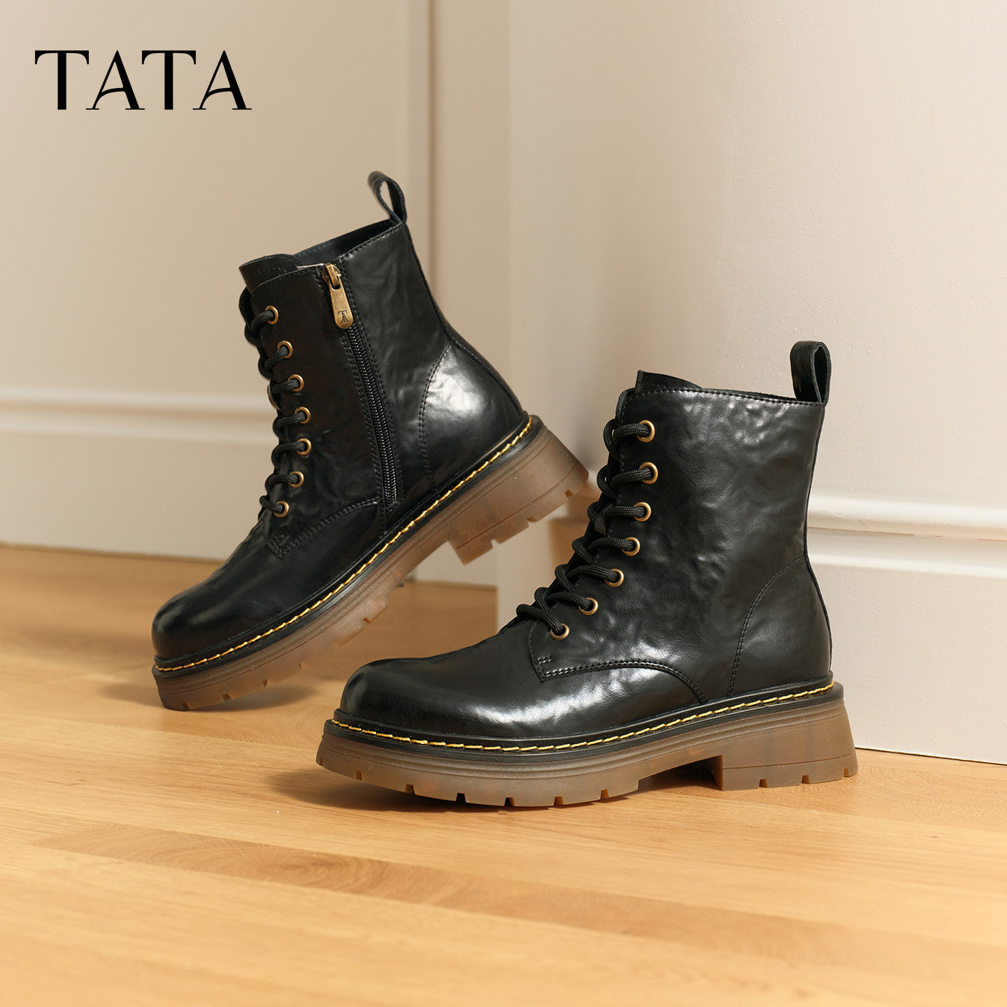 TATA他她女靴子复古马丁靴2025秋款英伦风真皮短靴工装靴CHQ01DD5