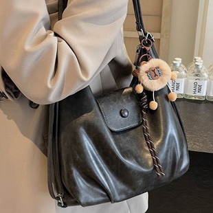 高级感大容量包包女式2025新款单肩通勤托特包轻奢小众双肩斜挎包