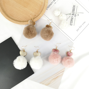 秋冬款超仙少女心桃心毛毛球耳环
