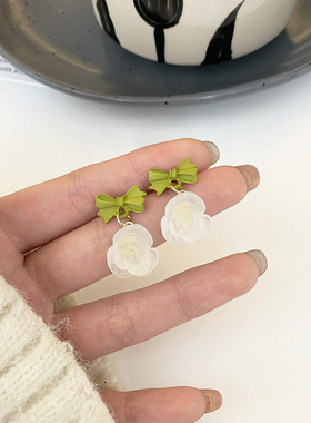 S925银针森系绿色蝴蝶结耳钉温柔气质小清新花朵耳环百搭耳夹C098