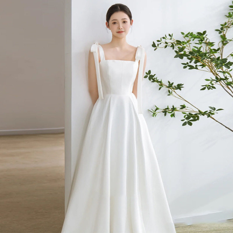 吊带领证轻婚纱简约新娘订婚礼服日常可穿缎面法式草坪旅拍出门纱图片