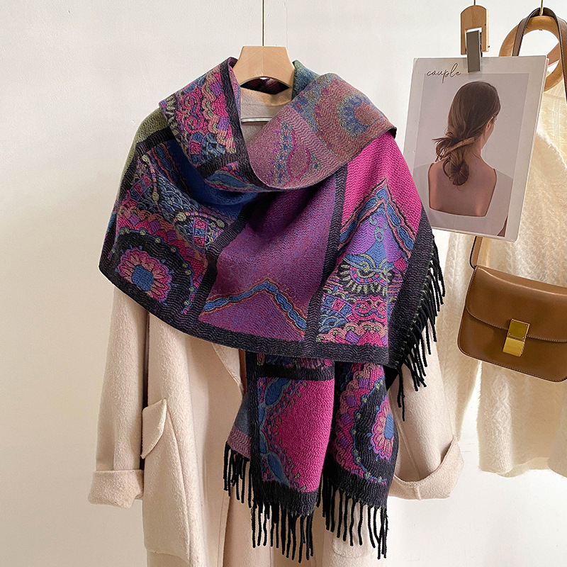波西米亚旅游披肩女秋冬民族风包芯纱流苏围巾加厚保暖仿羊绒围脖