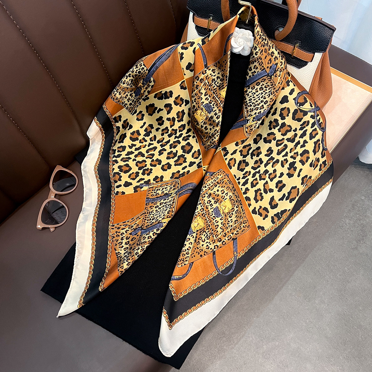 2025新款欧美风洋气豹纹丝巾90*90仿真丝大方巾薄款防晒披肩围巾