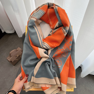 2025秋冬韩版保暖仿羊绒围巾女百搭两用加厚围脖马车图案披肩