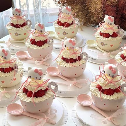 2026网红圣诞节helloKitty粉色奶油陶瓷碗蛋糕装饰kt猫甜品草莓碗