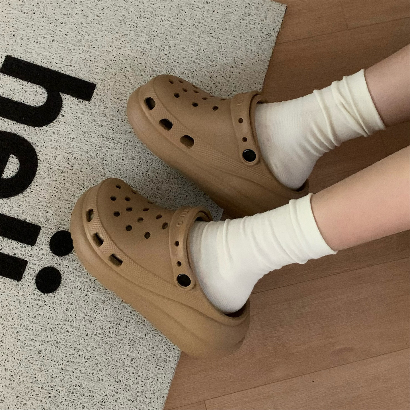 细细条度假防滑足弓沙滩凉拖鞋