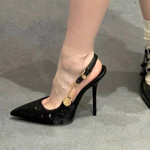 OMG!!!这鞋真的嘎嘎好看!!别针扣贴钻包头绝美尖头高跟鞋