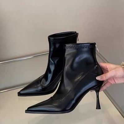 高跟尖头短靴女细跟后拉链2025年新款秋冬季黑色漆皮高级感瘦瘦靴