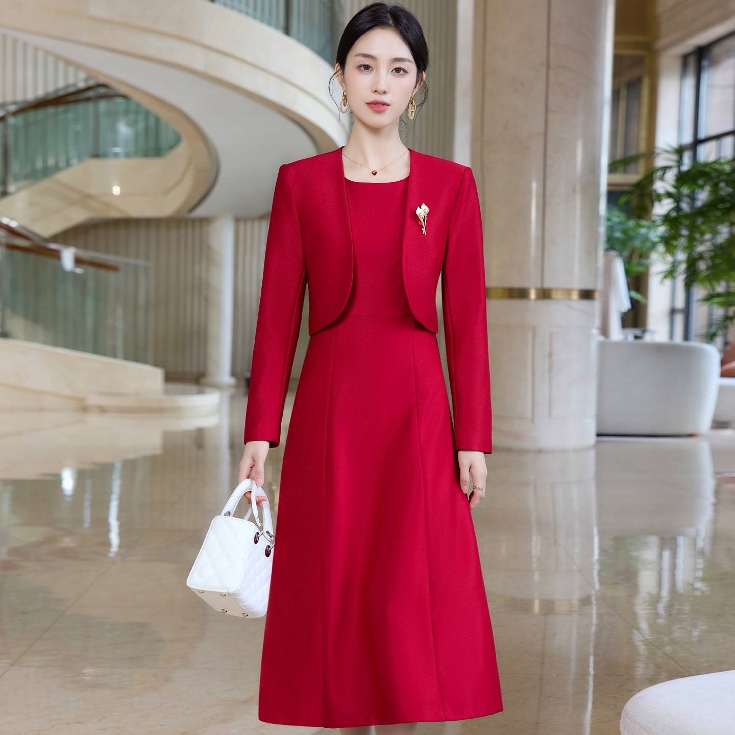 红色西装连衣裙两件套妈妈装图片