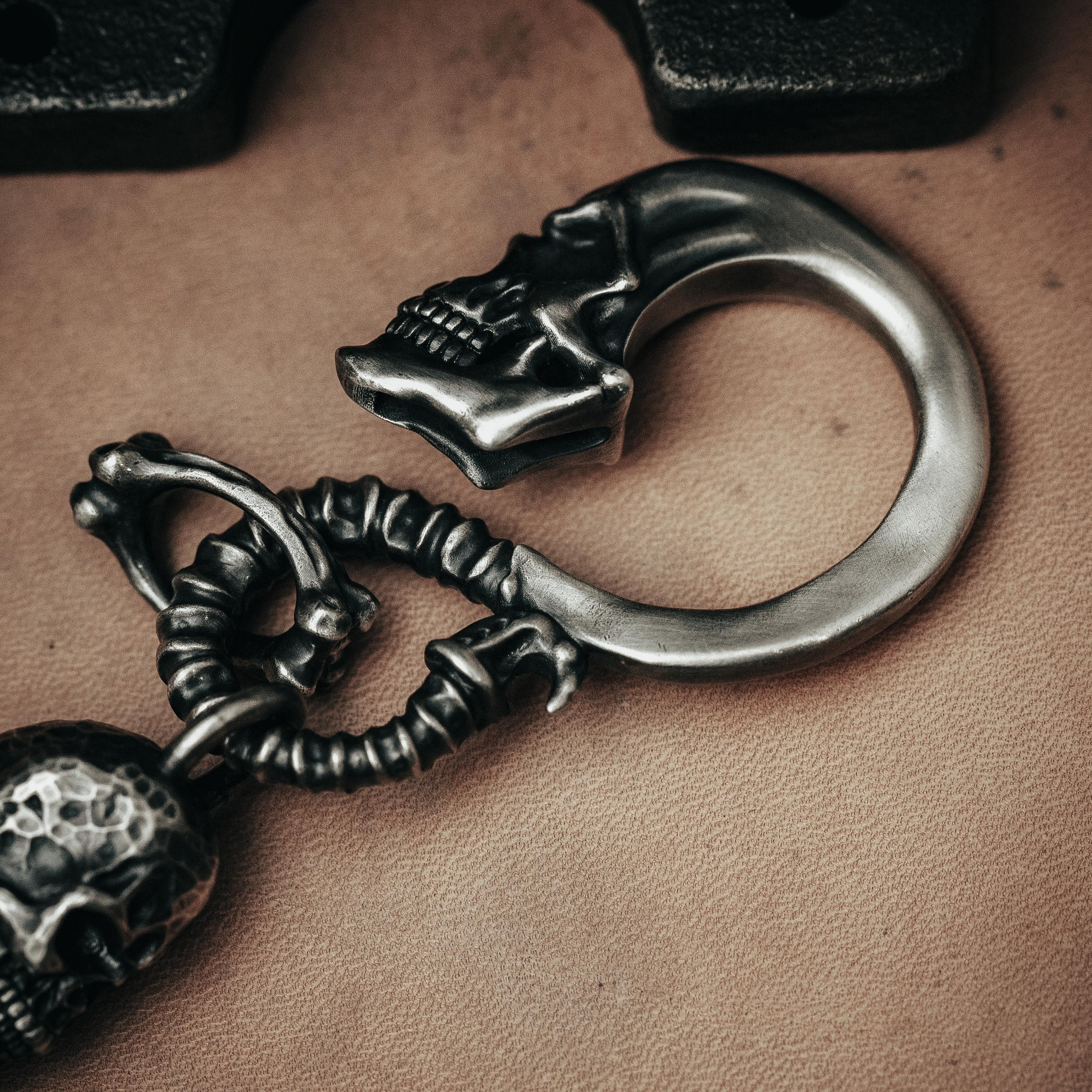 帝骁手工纯银做旧骷髅头钥匙钩扣银饰欧美男士车钥匙钩个性可定做