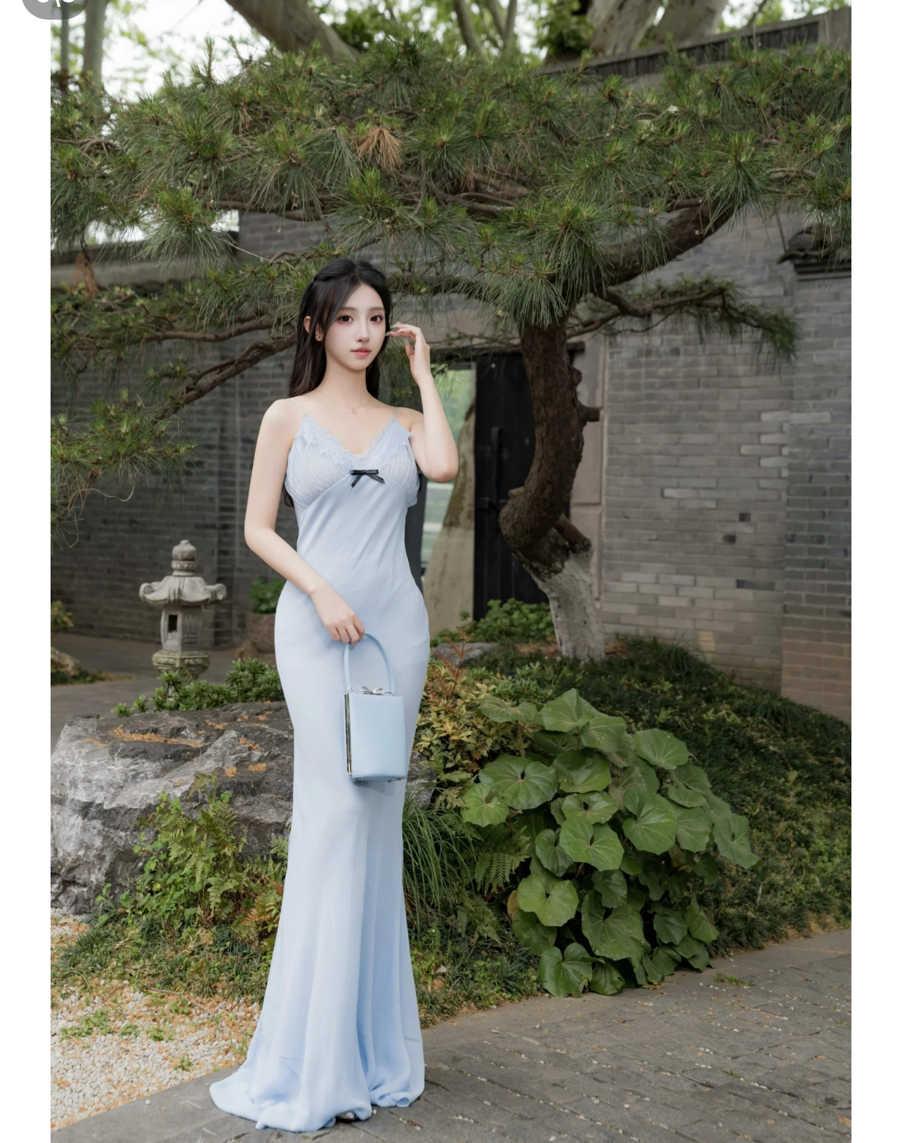 SP225秋冬款蕾丝拼接吊带连衣裙