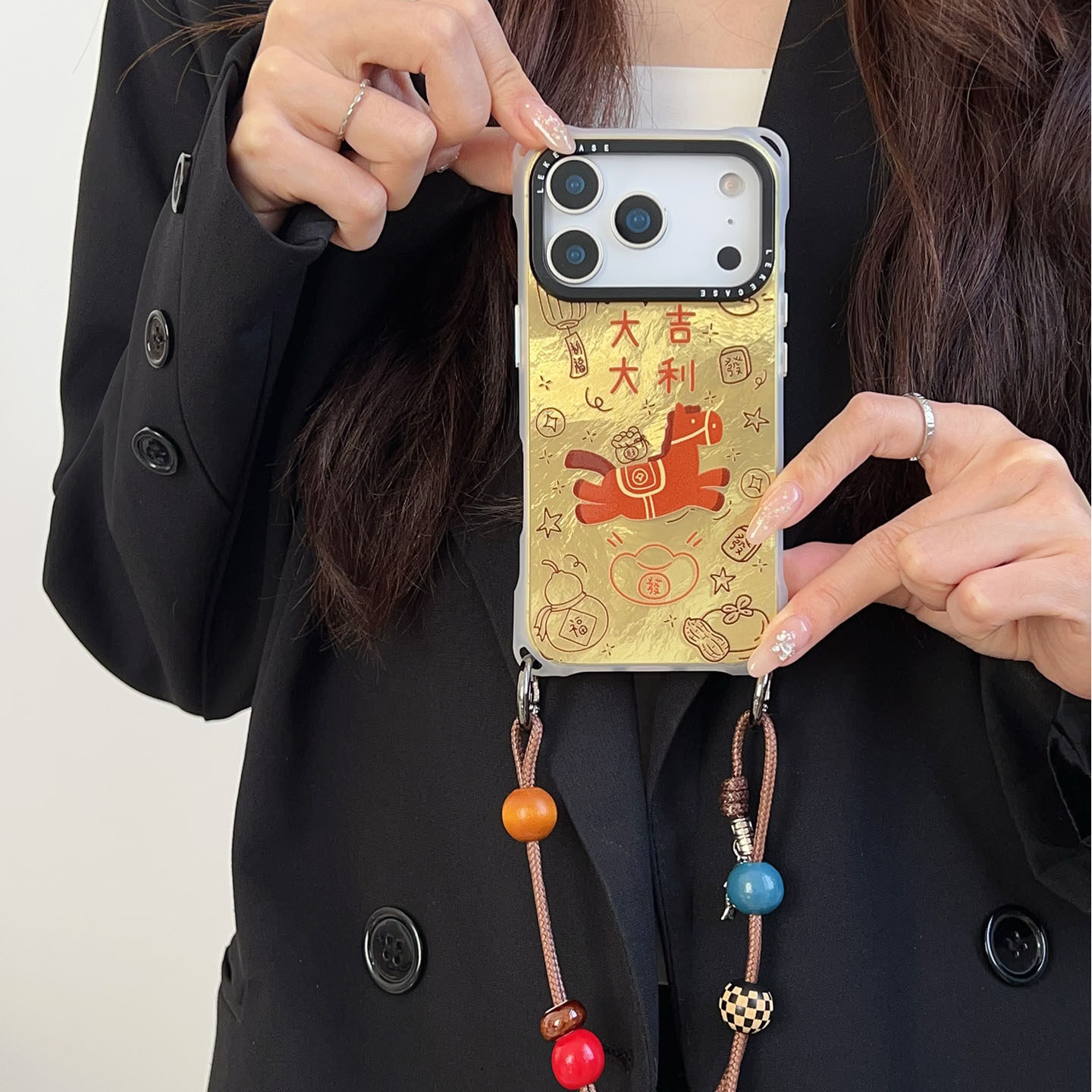 马年马上有钱~国风适用苹果15手机壳带挂绳16斜挎可背苹果17promax四角防摔小米14手提13懒人12手腕pura80