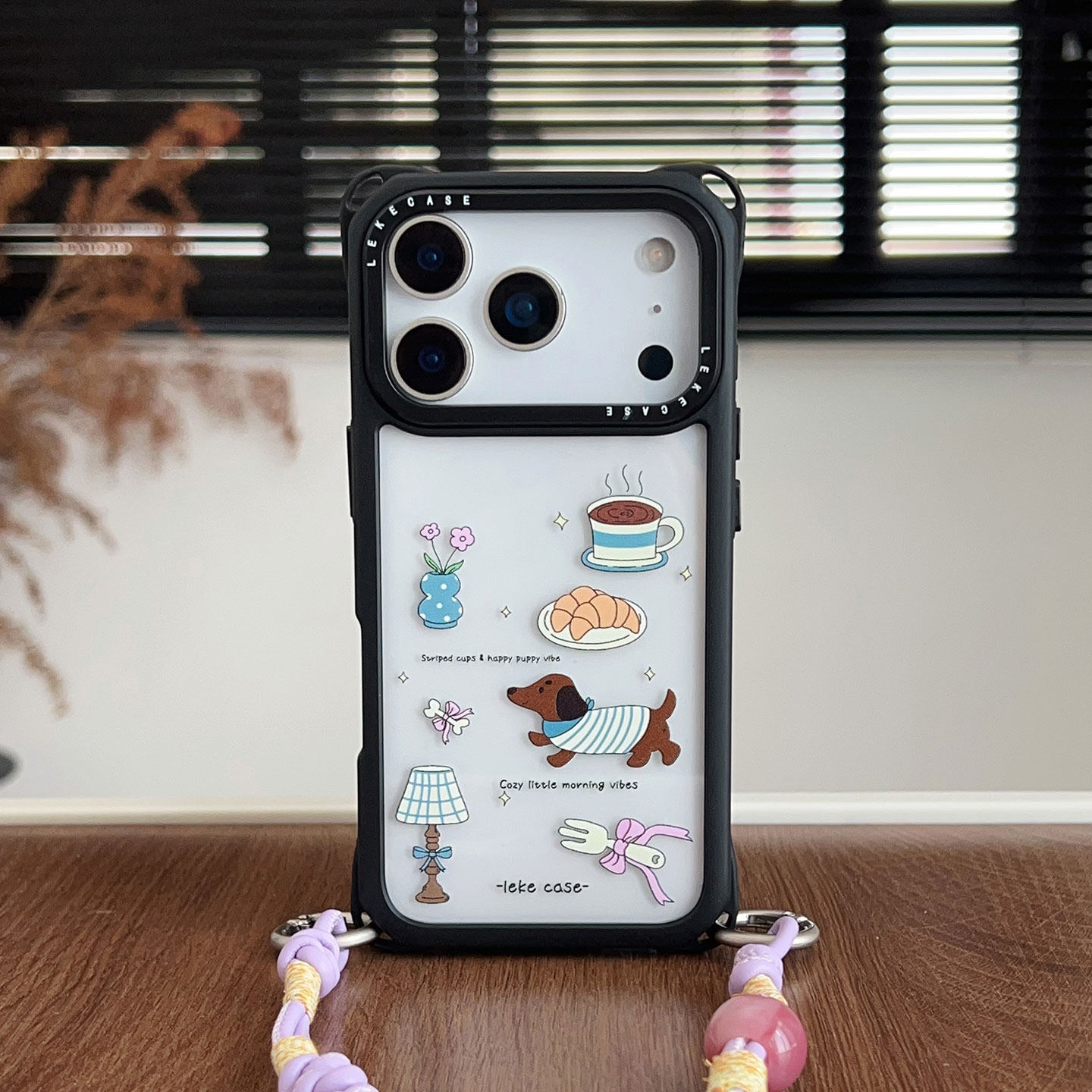 可爱涂鸦腊肠狗~适用iphone17手机壳带挂绳16斜挎可背苹果15promax四角防摔小米13手腕14手提12懒人pura80