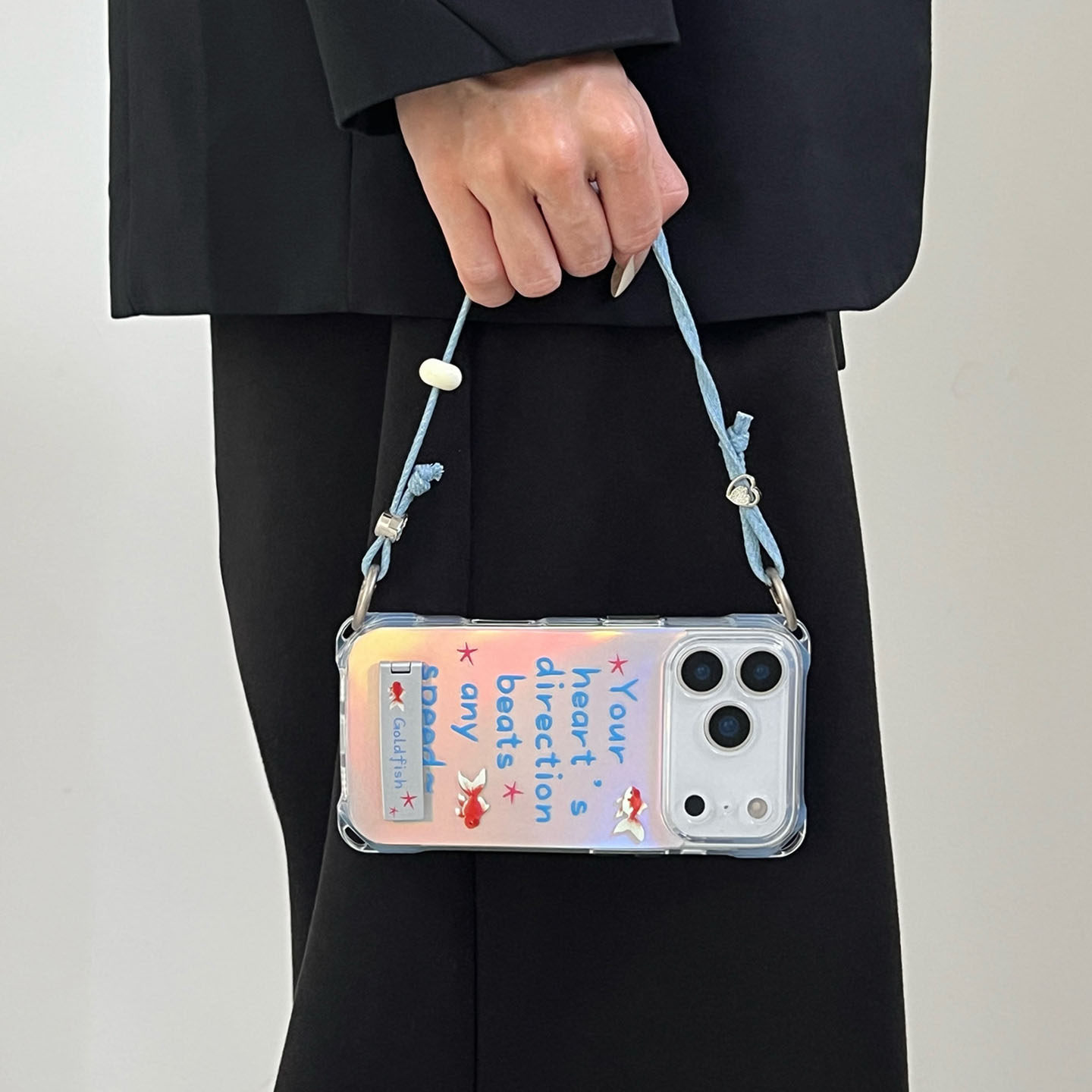 金鱼漫游日记~适用苹果16手机壳带挂绳15斜挎可背iphone17promax四角防摔13支架12懒人p80手提14手腕小米17